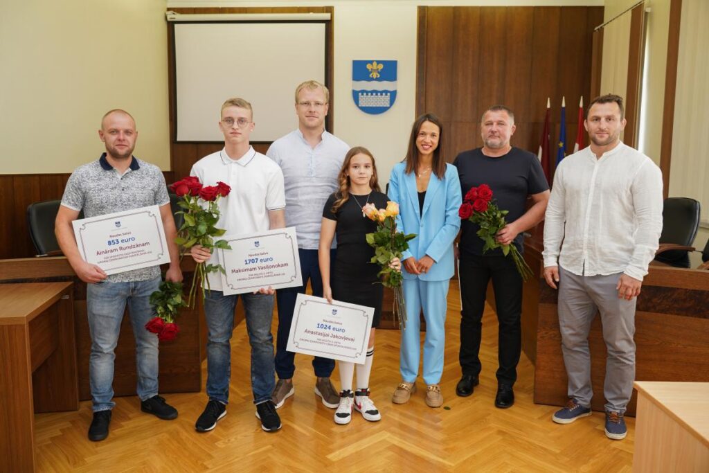 Daugavpils sportisti saņēma pašvaldības naudas balvas