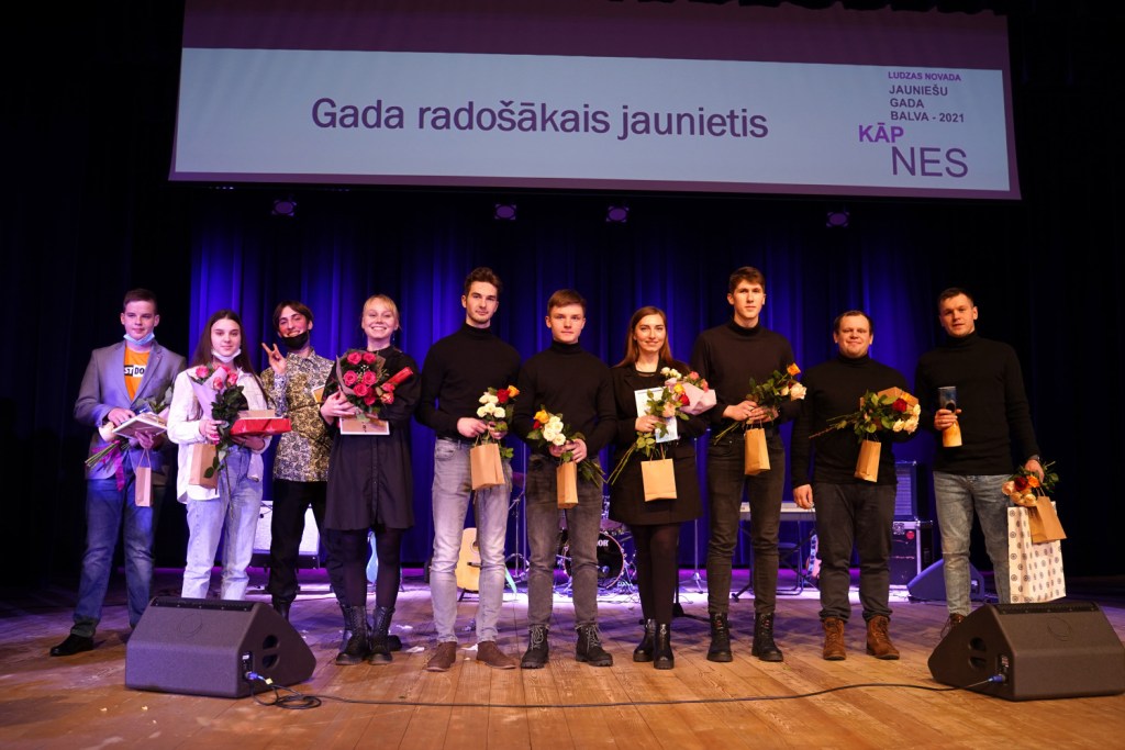 Apbalvo “Ludzas novada Jauniešu Gada balvas 2021” ieguvējus