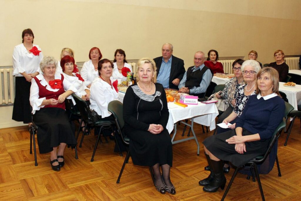 Sirsnīgi aizvadīta senioru atpūtas pēcpusdiena Kārsavā