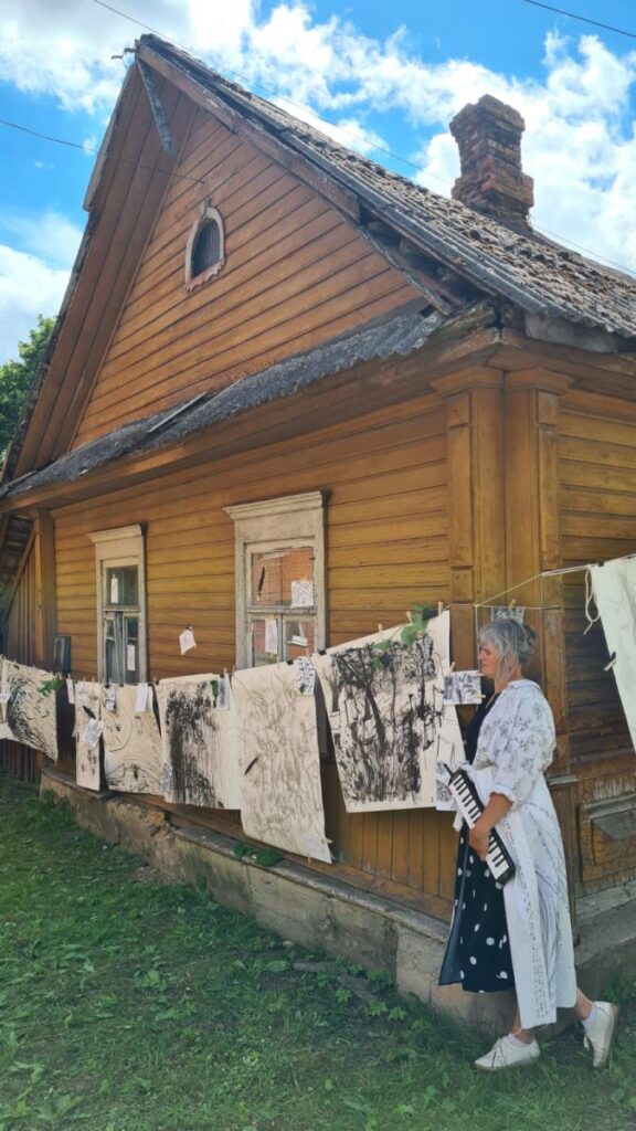 Bērnu un jauniešu vidū aktualizēja novadnieka Leona Tomašicka radošo devumu