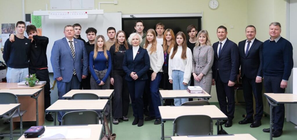 Reģionālajā vizītē Ludzā ierodas Saeimas priekšsēdētāja Daiga Mieriņa