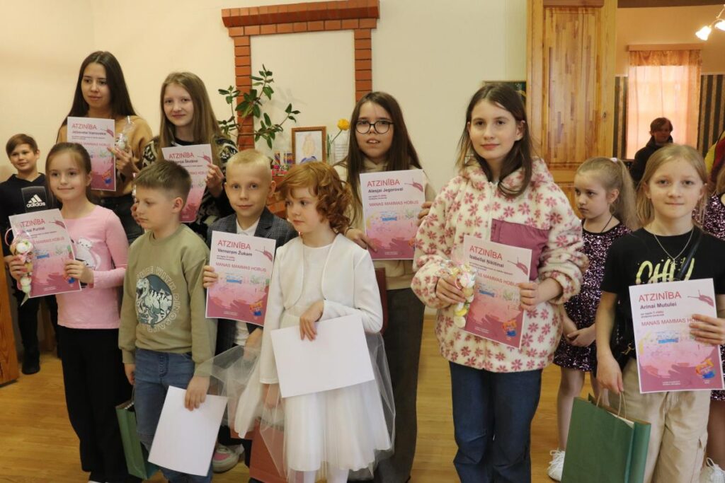 Ludzā atklāta bērnu mākslas darbu izstāde “Svētku pavasaris”