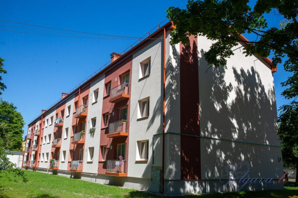 ZEMGALE: Konkursam piesaka piecas Jelgavas daudzdzīvokļu ēkas