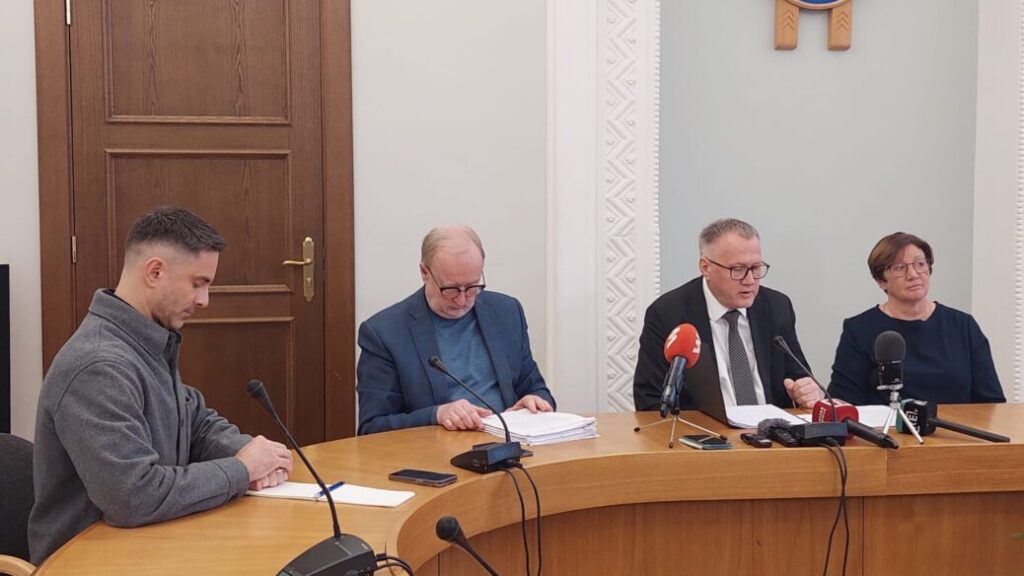Finanšu ministrs, viesojoties Rēzeknē, gaida risinājumus līdz 22. janvārim 