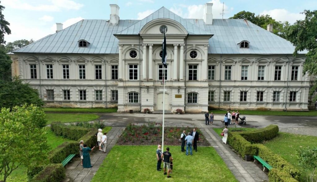 ZEMGALE: Arī Zaļenieku pagastā paceļ Zemgales karogu