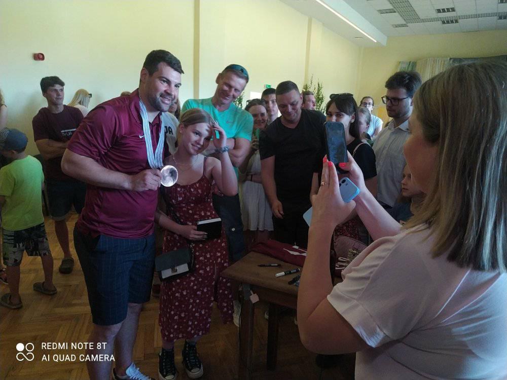 Līčos viesojās Latvijas hokeja izlases kapteinis Kaspars Daugaviņš