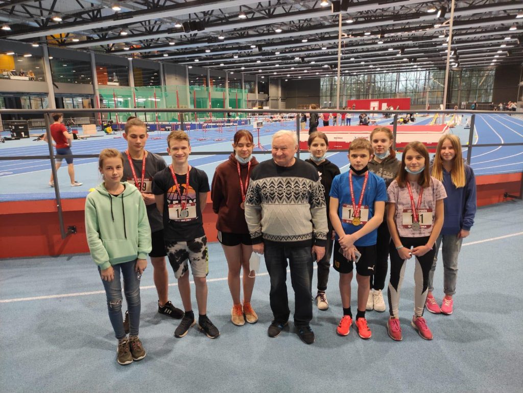 Preiļu sportistiem – piecas medaļas Latvijas čempionātā soļošanā telpās