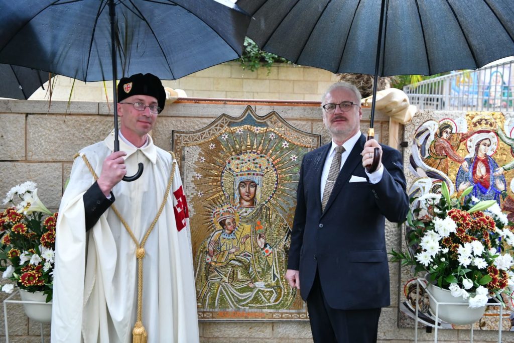 Izraēlai uzdāvināja Aglonas Dievmātes mozaīku