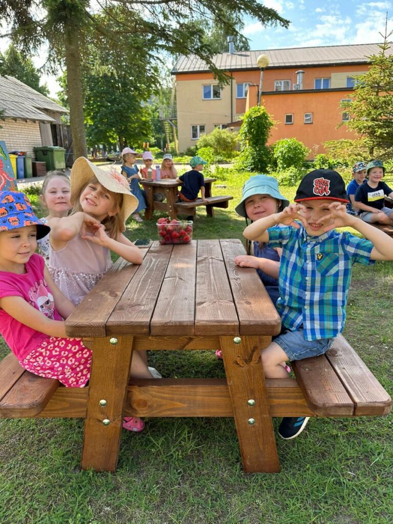 Bērnudārzā Līvānos izveidota āra nodarbību klase
