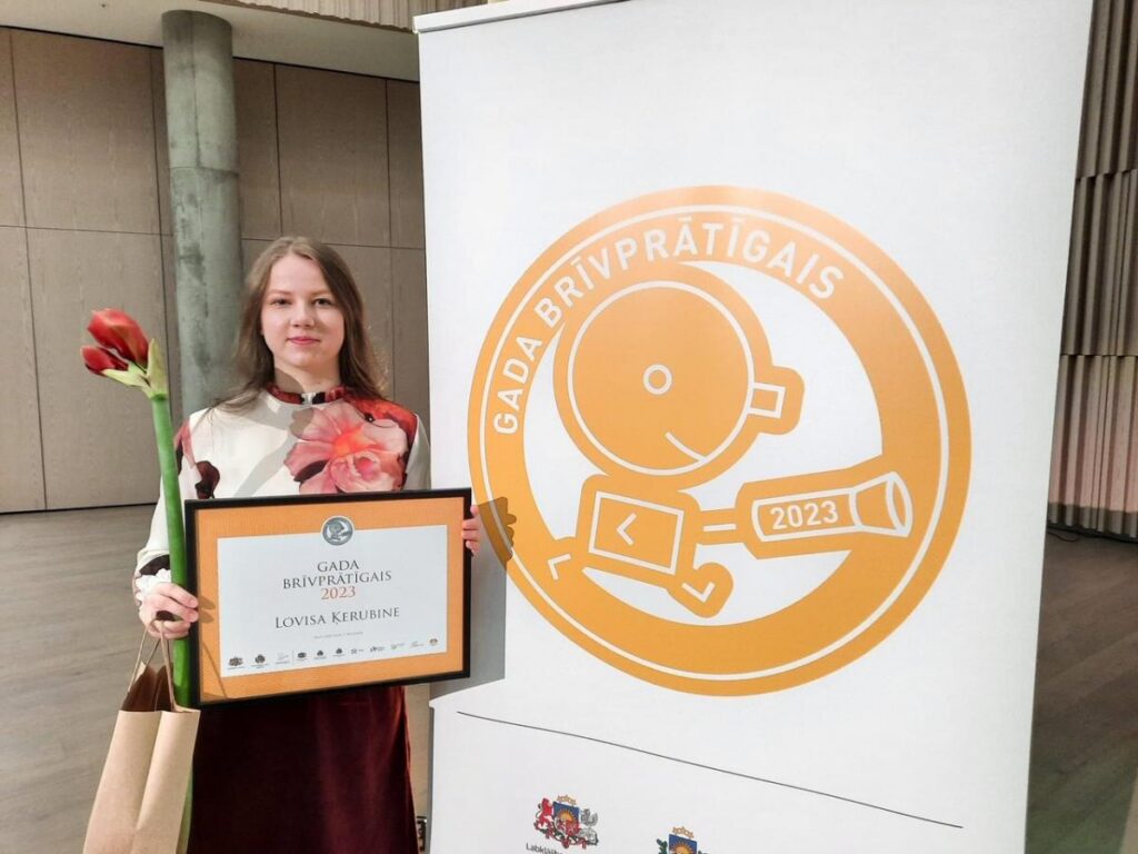 Lovisa Ķerubine saņēma apbalvojumu “Gada brīvprātīgais 2023”