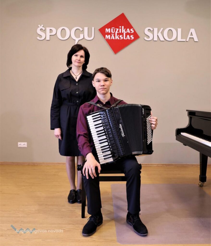 Vijai Petrovai un Rolandam Kļavinskim piešķīra Kultūras ministrijas balvu