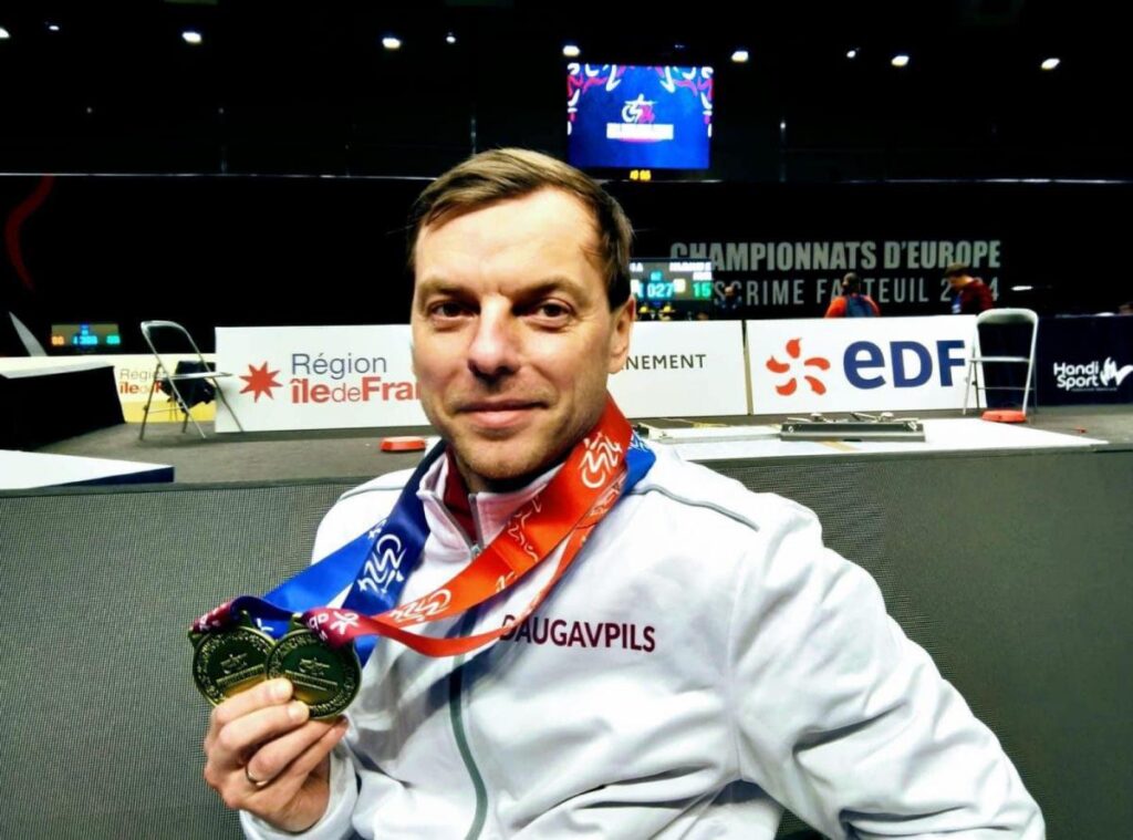 Ratiņpaukotājs Dmitrijs Valainis izcīnīja divas bronzas medaļas Eiropas čempionātā