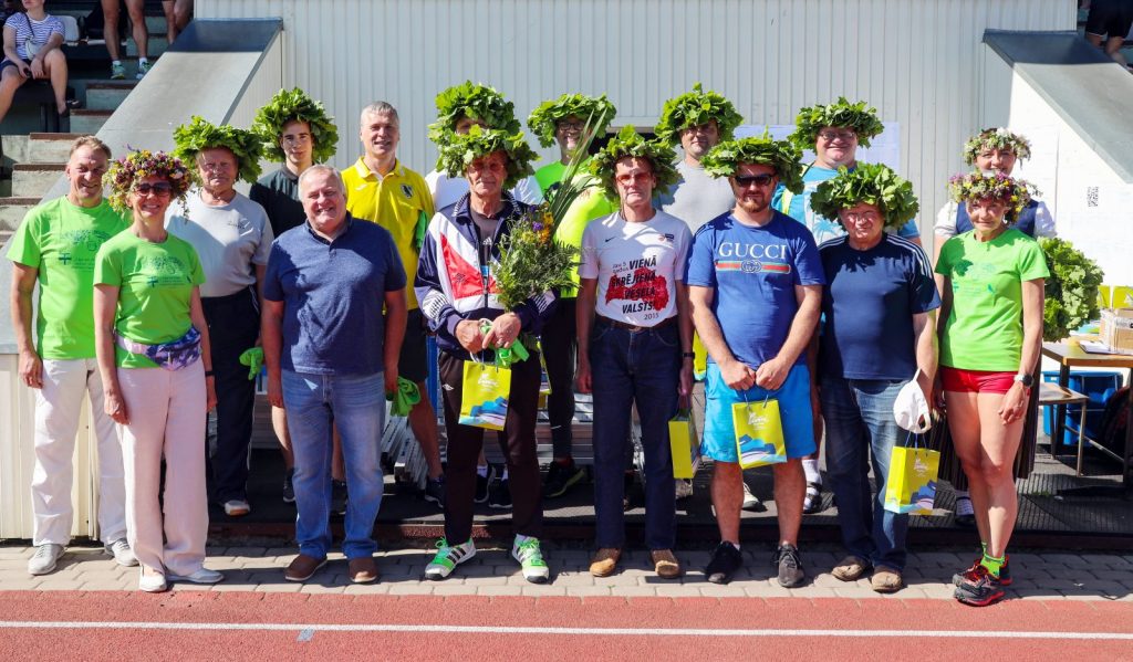 Vasaras saulgrieži ieskandināti sportiskā gaisotnē
