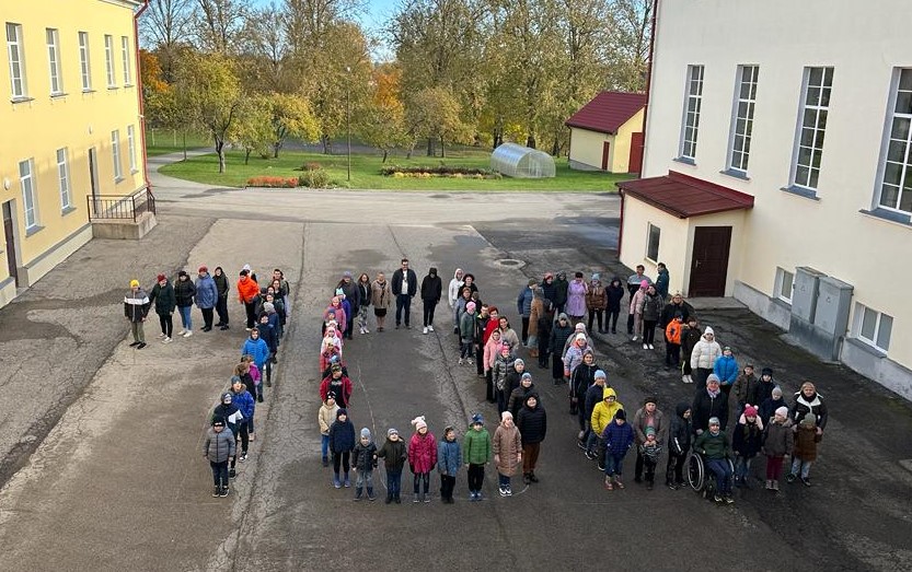No skolas Dlužņevā līdz Rēzeknei [Rēzeknes pamatskolai-attīstības centram – 100]