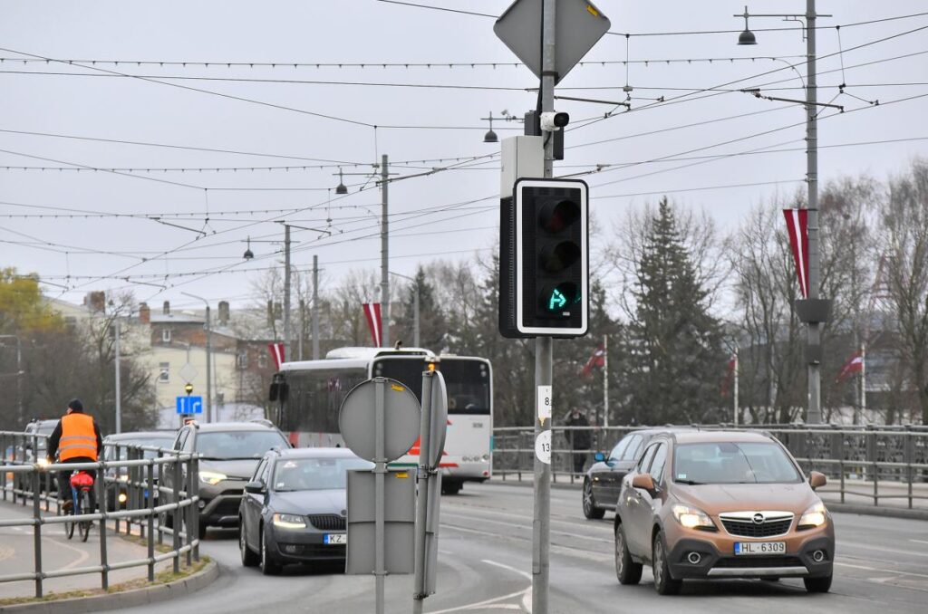 KURZEME: Mēra automašīnu radīto gaisa piesārņojumu