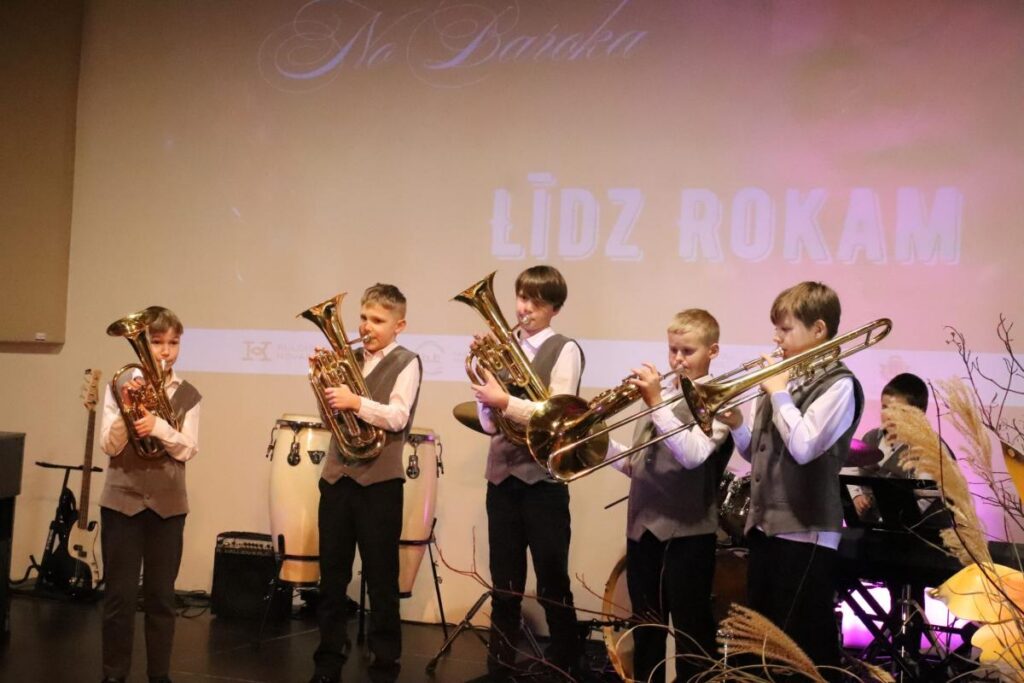 KURZEME: Priecē gan baroks, gan roks