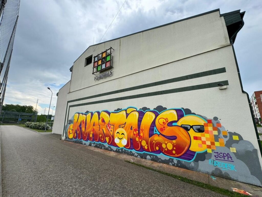 Līvānu “Kvartālu” rotā māksliniecisks grafiti
