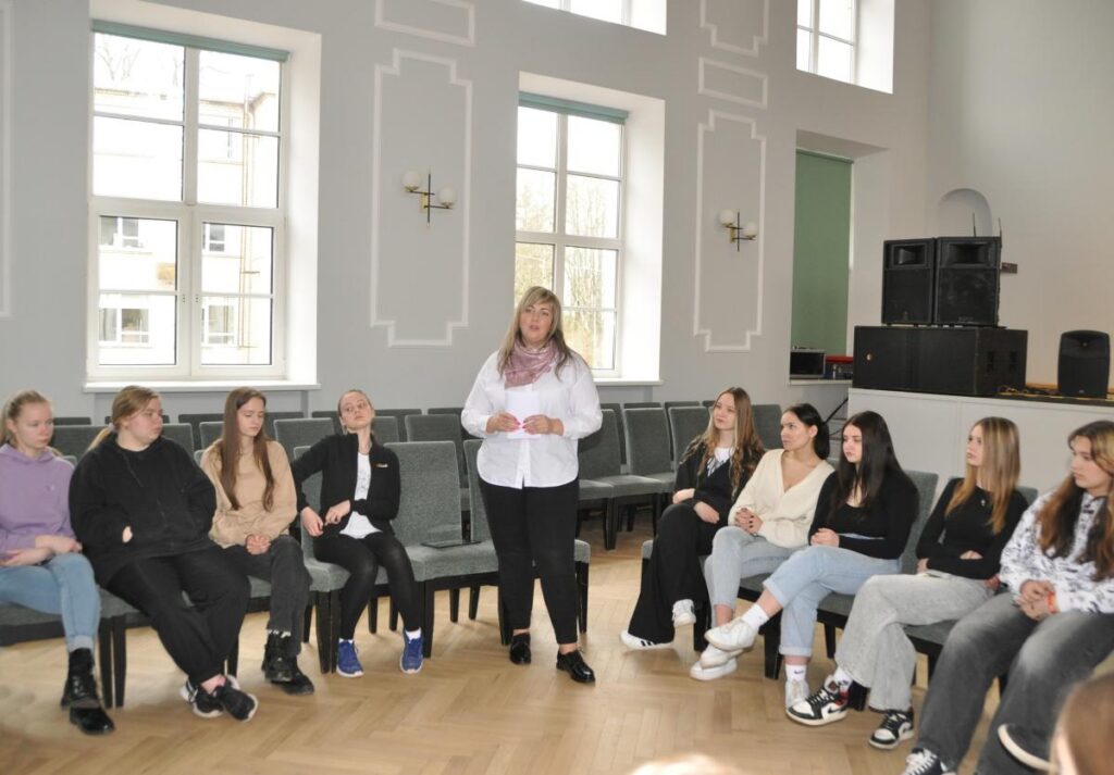 Preiļu novada jauniešu forumā iepazina vairākas profesijas