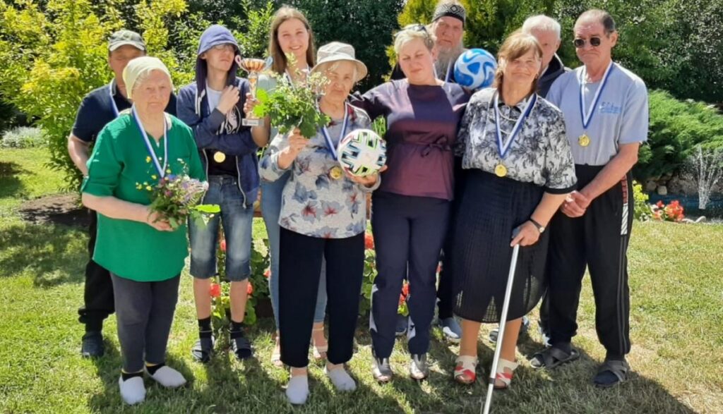 LATGALE: Aglonas sociālā aprūpes centra klienti godalgoti minifutbola turnīrā “Seni Cup”