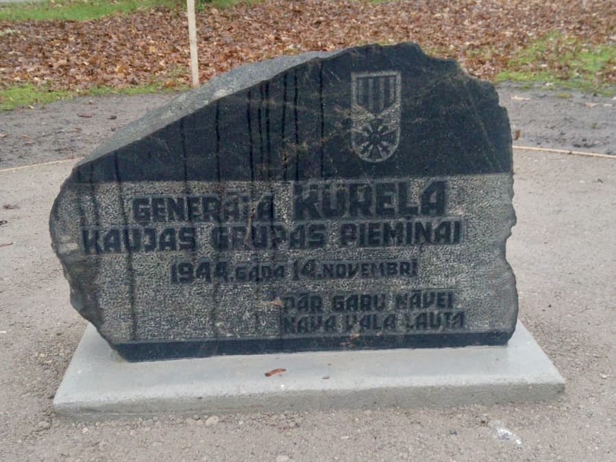 KURZEME: Atklās piemiņas akmeni kureliešiem