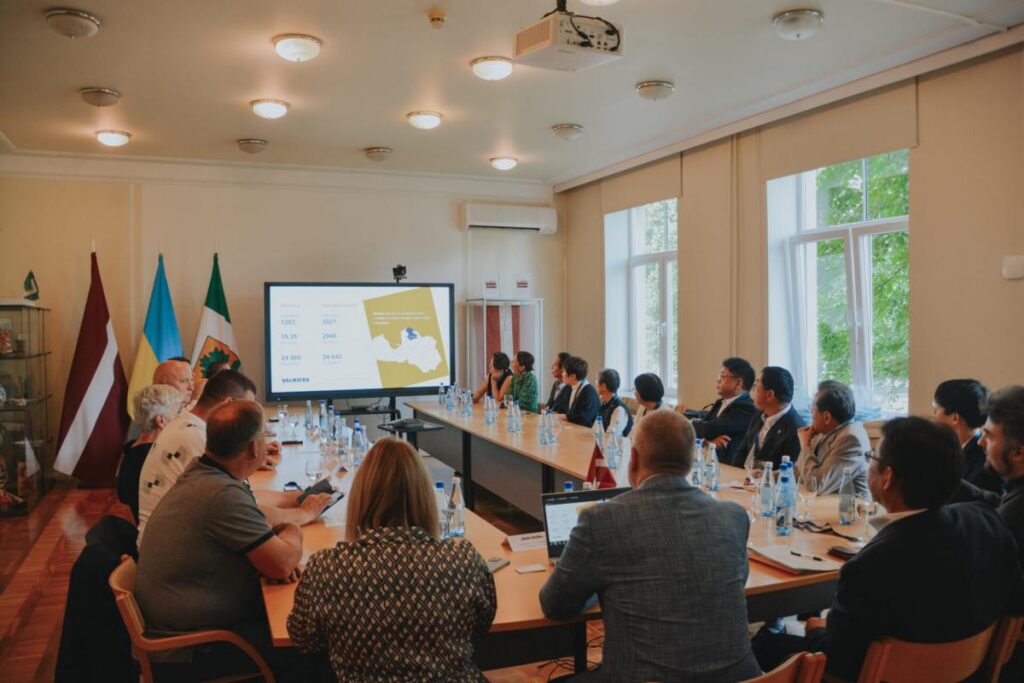 VIDZEME: Valmieras novadā viesojās Higašikavas delegācija no Japānas