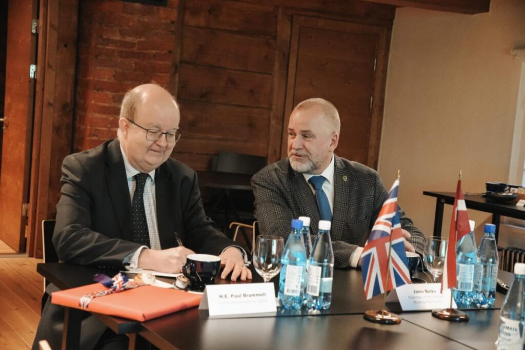 VIDZEME: Valmieras novadā viesojās Lielbritānijas vēstnieks Latvijā