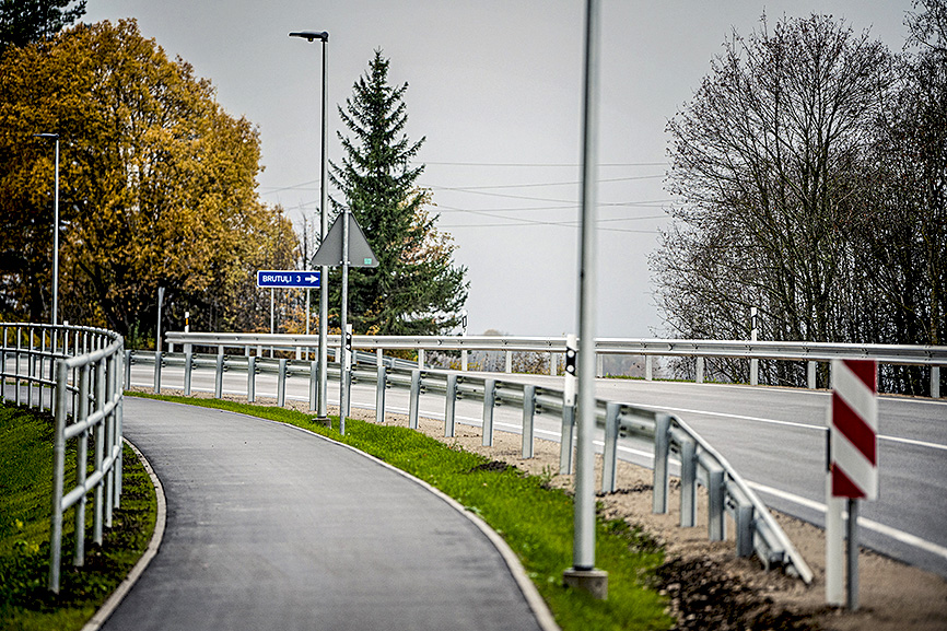 VIDZEME: Pārbūvēts reģionālā ceļa Smiltene–Valka posms