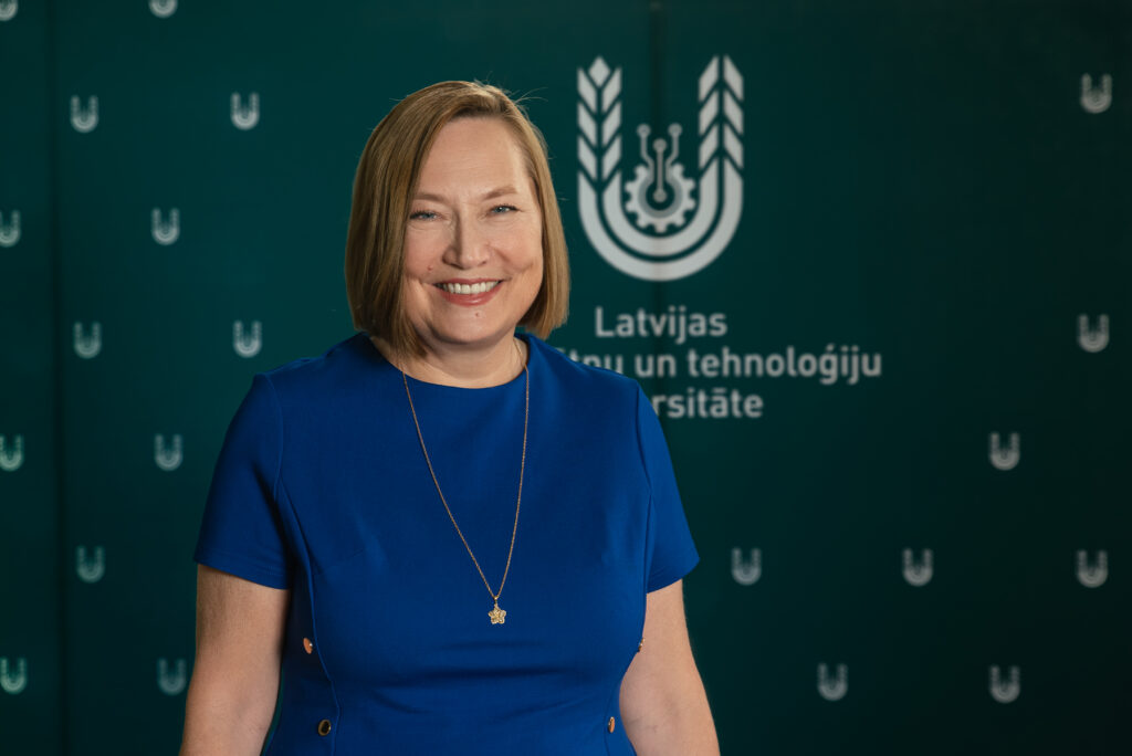 ZEMGALE: Irinu Arhipovu inaugurē rektores amatā