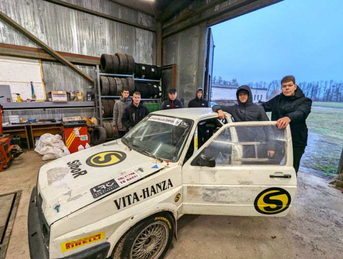 LATGALE: SIA “Salenieku dolomīts” dāvana Malnavas koledžai – rallija auto
