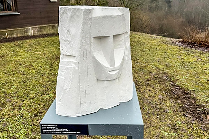 VIDZEME: Mergupes krastā atklāts ziemas skulptūru parks Sniegavīri