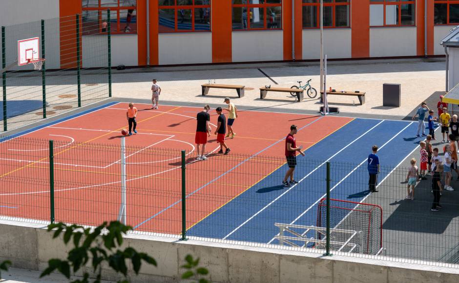 LATGALE: Daugavpilī tapis jauns daudzfunkcionāls sporta laukums