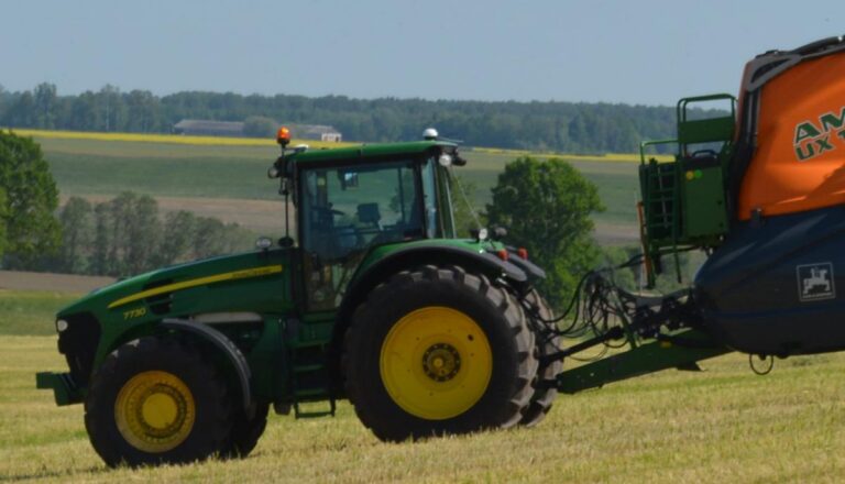 Traktors T-25
