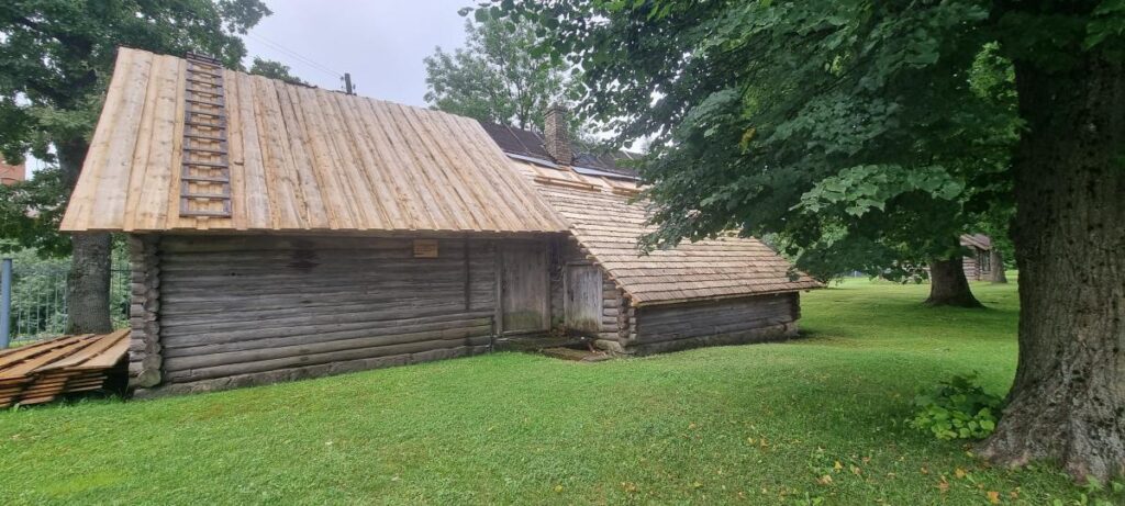 Sākti keramiķa Polikarpa Vilcāna darbnīcas jumta seguma restaurācijas darbi