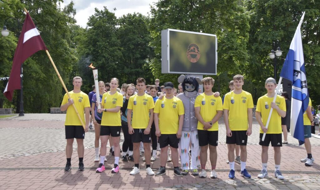 Ludzā svinīgi sagaida Latvijas Jaunatnes olimpiādes lāpu
