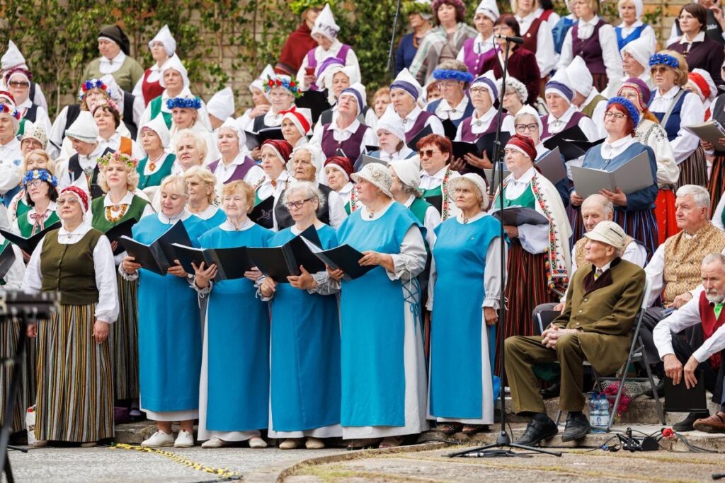 Senioru koru sadziedāšanās Popē