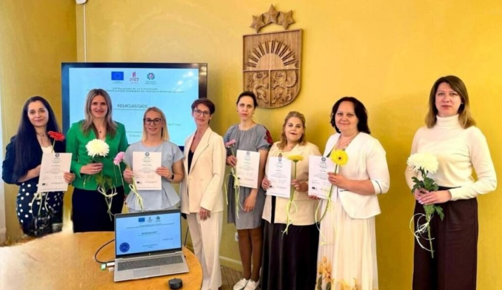 Jaunie pedagogi saņem atbalstu profesionālās darbības sākumā