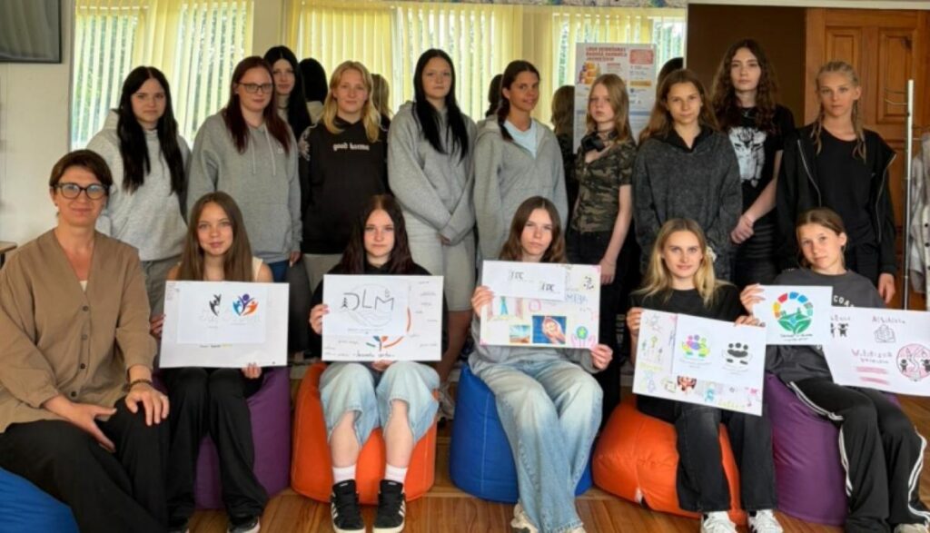 Demenes jauniešu centrā norisinājās logo veidošanas radošā darbnīca