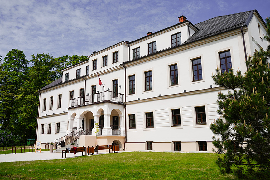 Pārbūvēta Nītaures Mūzikas un mākslas pamatskola