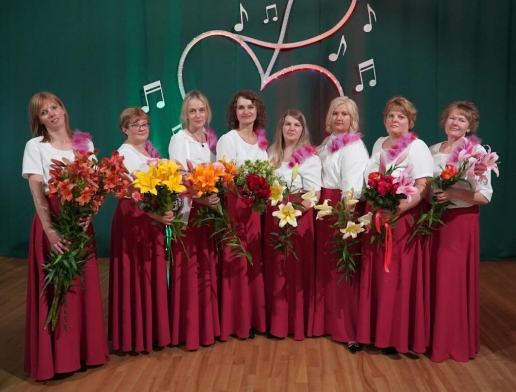 Pelēču “Iedvesmas” dāmas rīkoja jubilejas koncertu