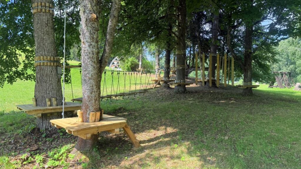 Sarkaņkalnā tapusi jauna “Piedzīvojumu taka” aktīvai atpūtai