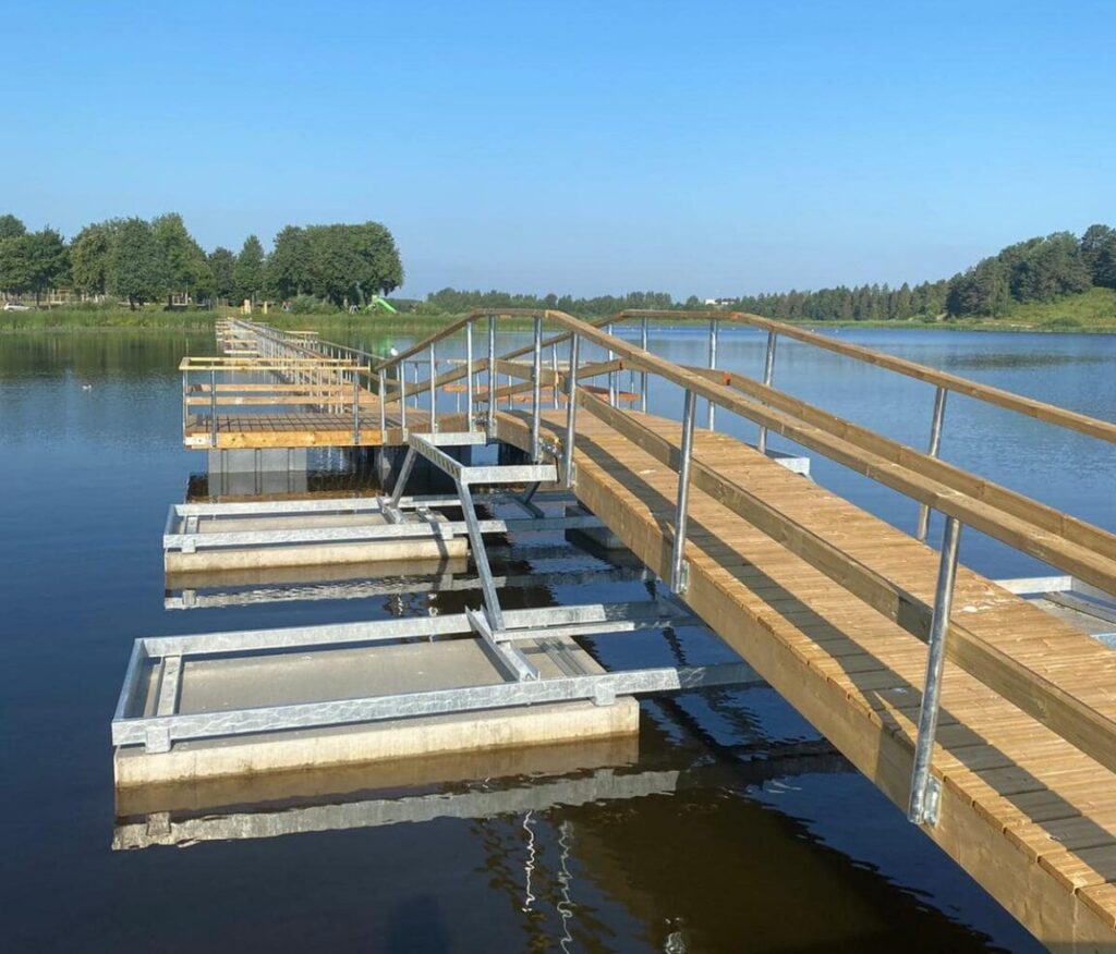 Ludzā veikta pontonu tehniskā pārbaude un uzstādīšana