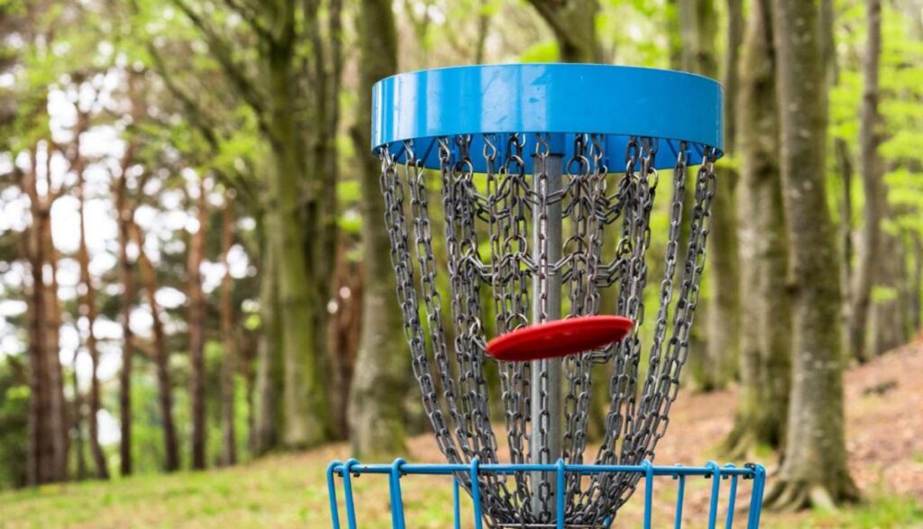 Ik nedēļu trešdienās – Valkas Weekly disku golfs